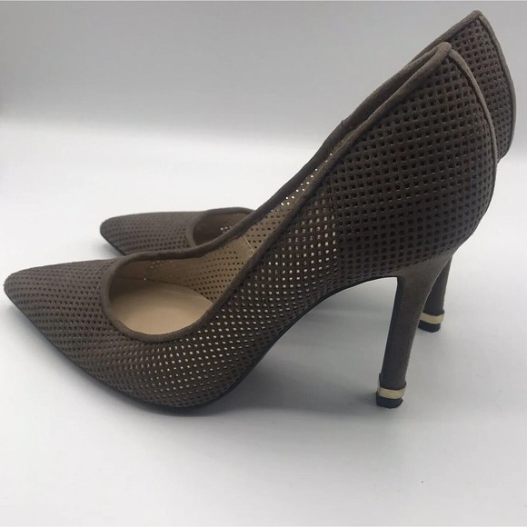 Guess Women's Classic Trace Pumps in Taupe Size 6M - Picture 4 of 9